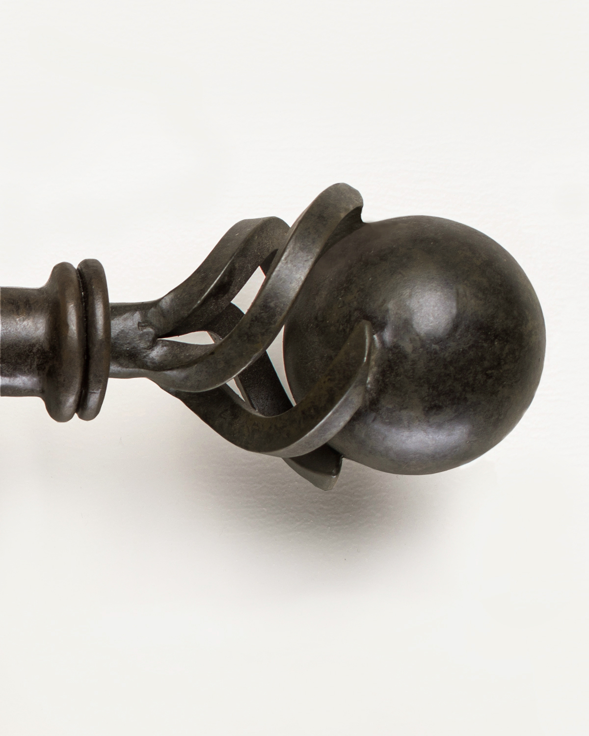 ball in clasp finial for curtain rods